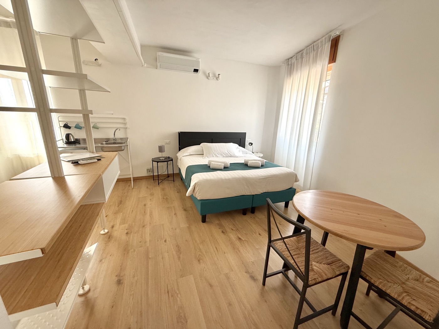 Hotel Vittoria guest room